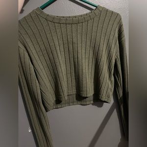 green cropped long sleeved top, size medium!